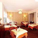 Logis De La Rose Hotel 3*