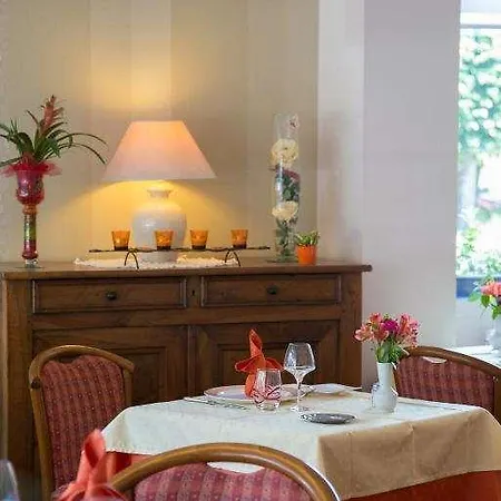 Logis De La Rose ホテル