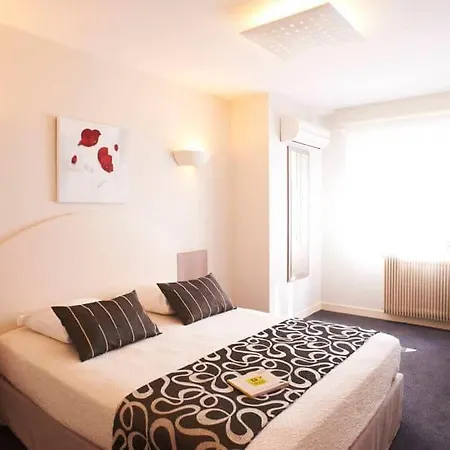 Logis De La Rose ホテル デュエ・ラ・フォンテーヌ