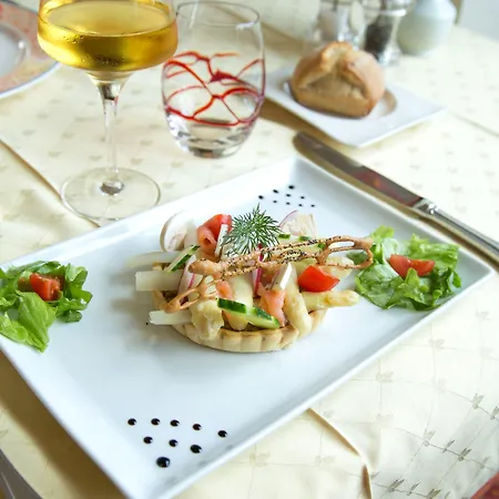 Logis De La Rose Hotel 3*