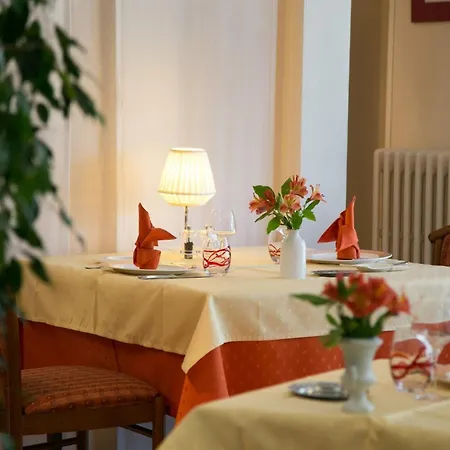 Logis De La Rose 3*