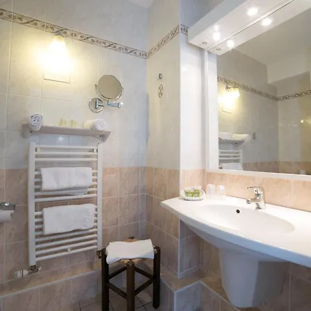 Hotel Logis De La Rose 3*