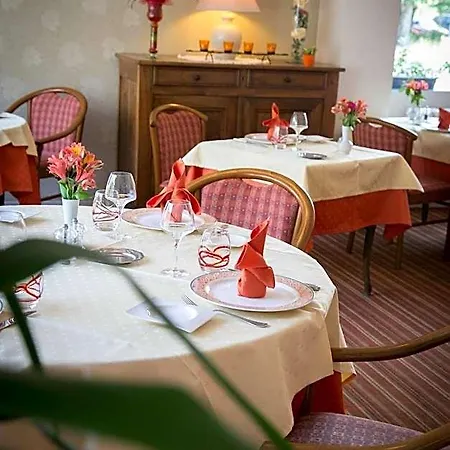 Logis De La Rose Hotel