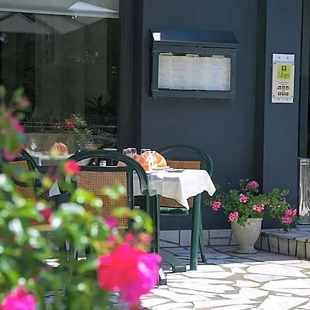 Hotel Logis De La Rose 3*