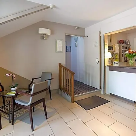 Hotel Logis De La Rose 3*