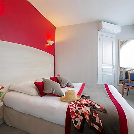Hotel Logis De La Rose 3*
