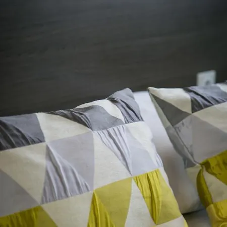 Hotel Logis De La Rose 3*