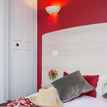 Hotel Logis De La Rose 3*