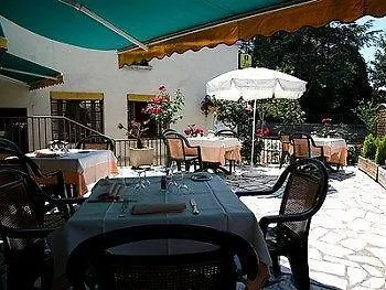 Logis De La Rose Hotel