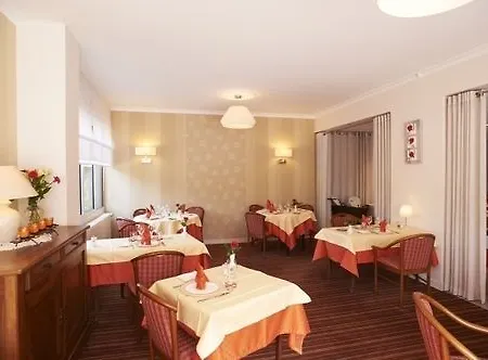 ホテル Logis De La Rose 3*